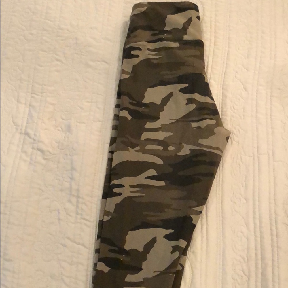 Express camouflage leggings